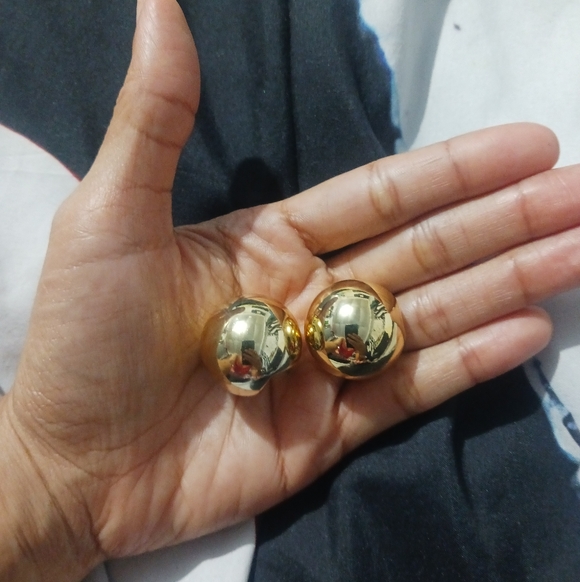 Women Fashion Gold Big Ball Stud Earrings - Picture 3 of 5